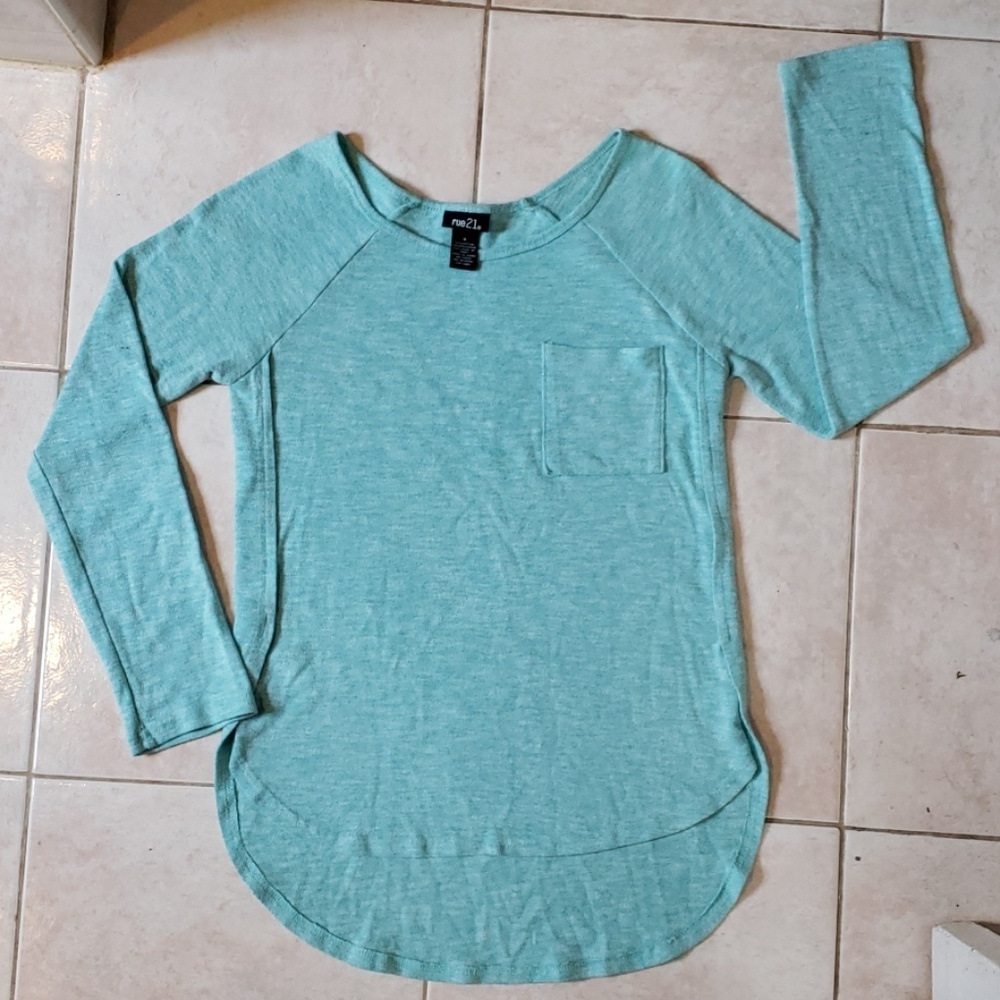 RUE21 Long sleeve Hi-Low tee